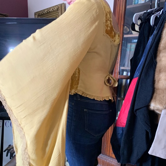 Renaissance Batwing Sleeve Top - Picture 5 of 9